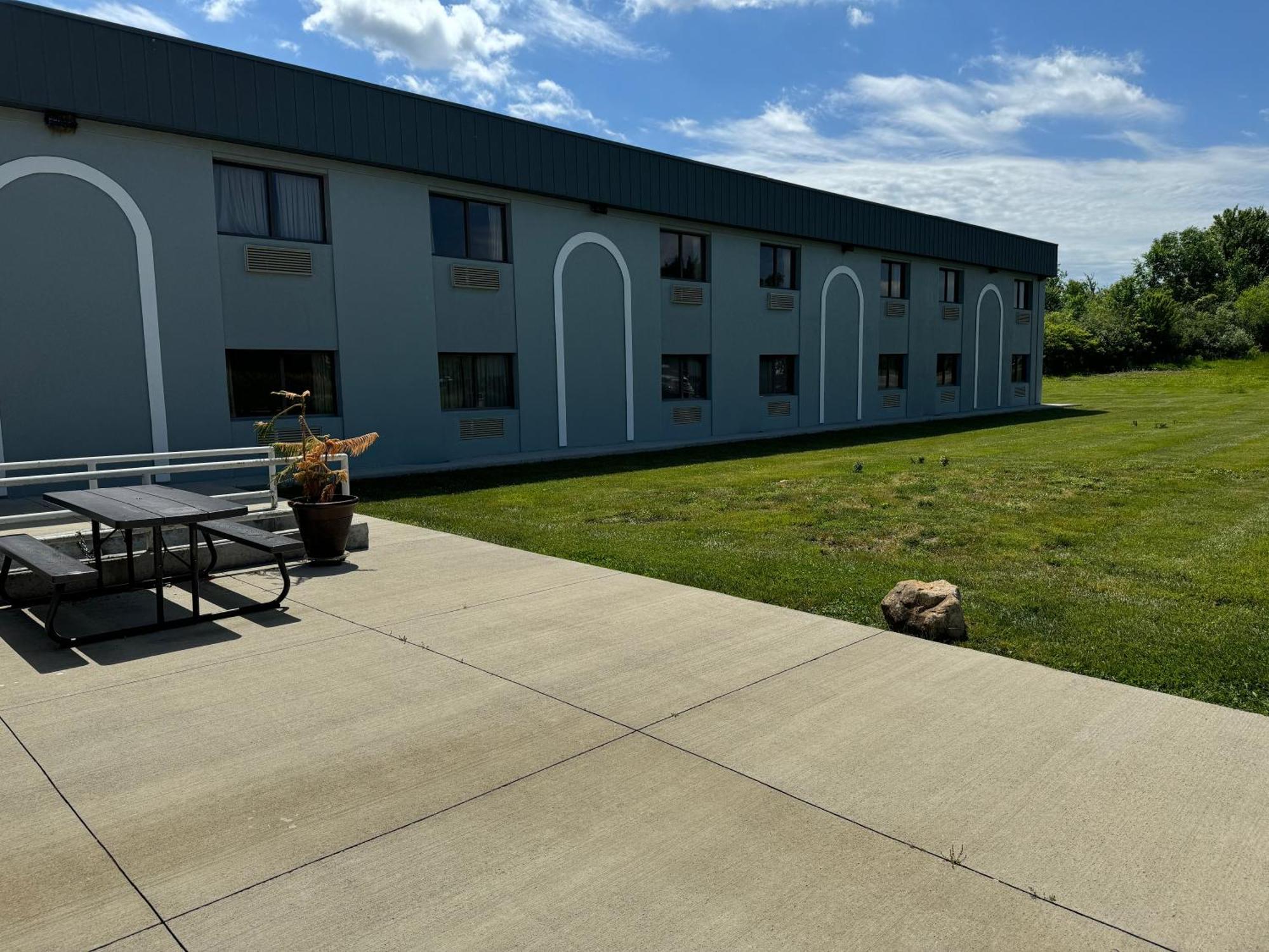 South Ridge Hotel North Ridgeville